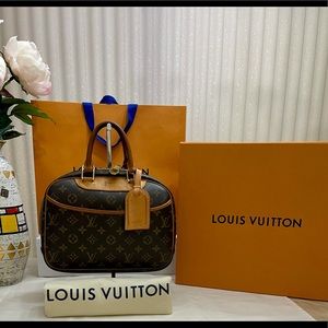 Authentic LouisVuitton Monogram Canvas Trouville💼